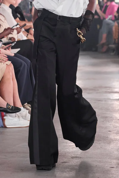 Look 10
